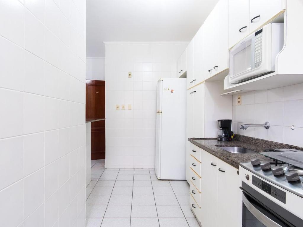 Apartamento Espacoso Com Ar Condicionado E Wi-Fi, A 100 Metros Da Praia - Edificio Estoril Ubatuba Exteriér fotografie