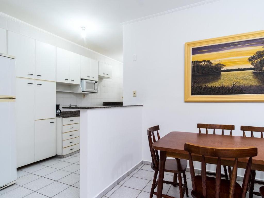 Apartamento Espacoso Com Ar Condicionado E Wi-Fi, A 100 Metros Da Praia - Edificio Estoril Ubatuba Exteriér fotografie